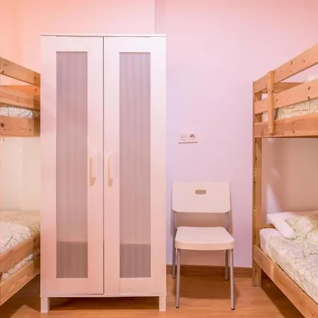 Residencia Sin Lujo Hostel *