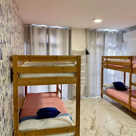 Residencia Sin Lujo Hostel